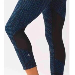 Lululemon Women's Shatter Weave
Mesh Pace Rival Crop Leggings Size 2